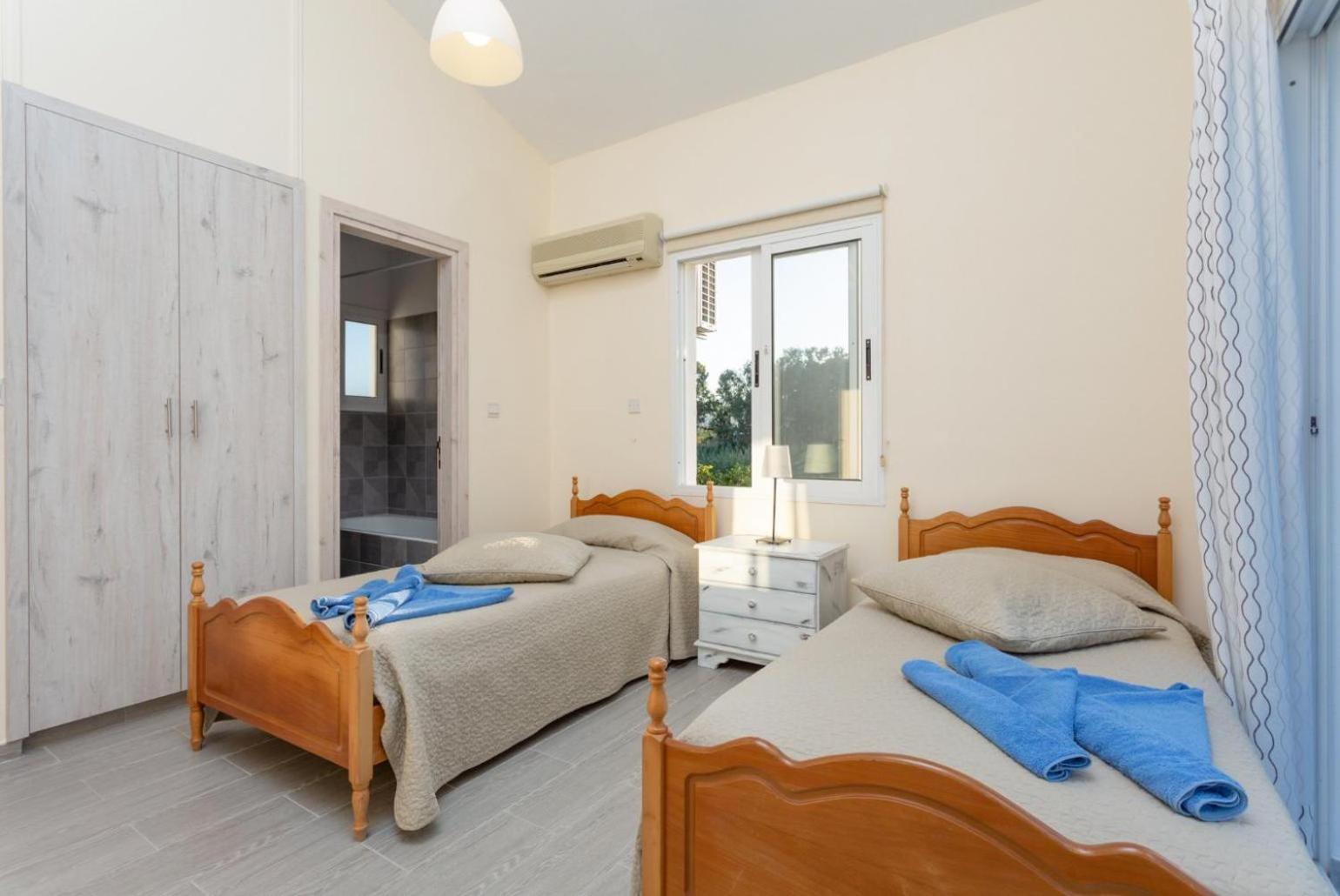 Sun Beach Villa Tria Полис Экстерьер фото