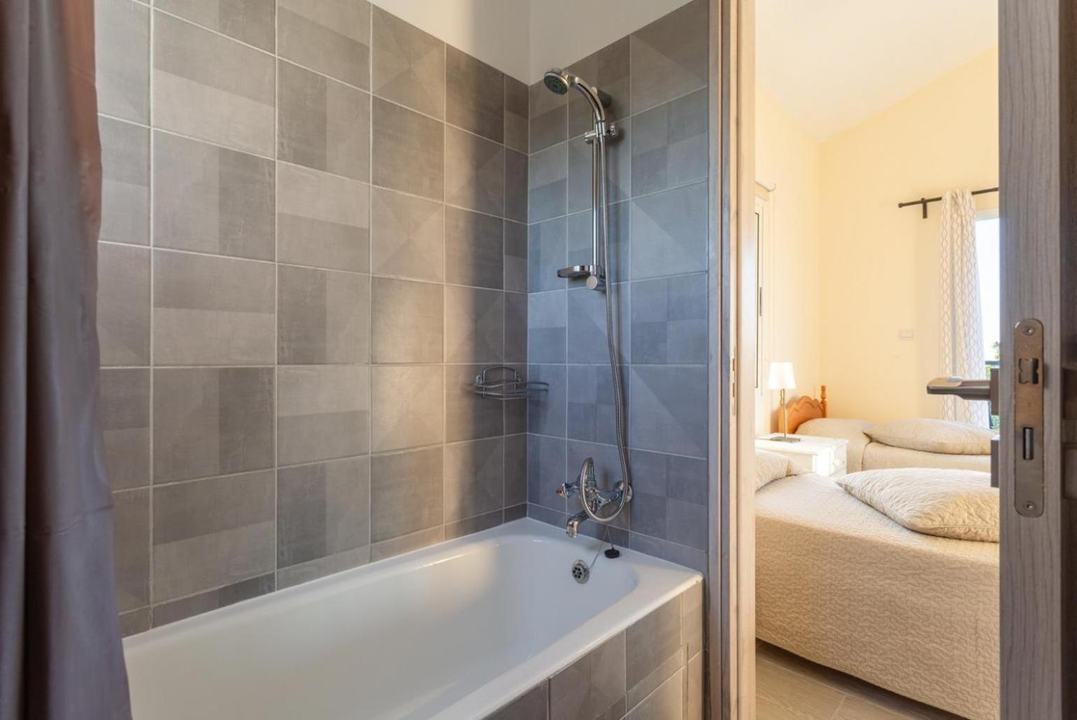 Sun Beach Villa Tria Полис Экстерьер фото