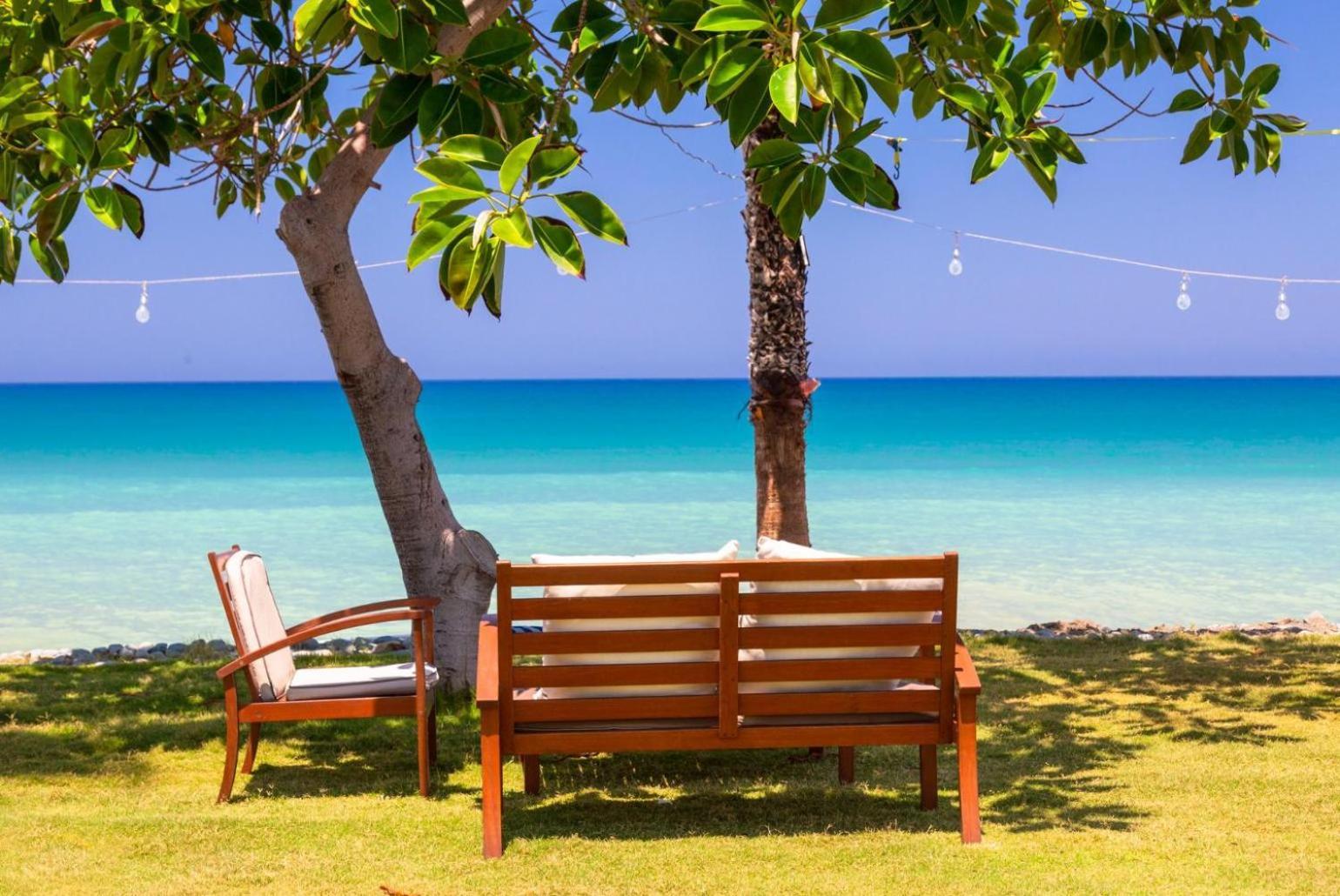 Sun Beach Villa Tria Полис Экстерьер фото