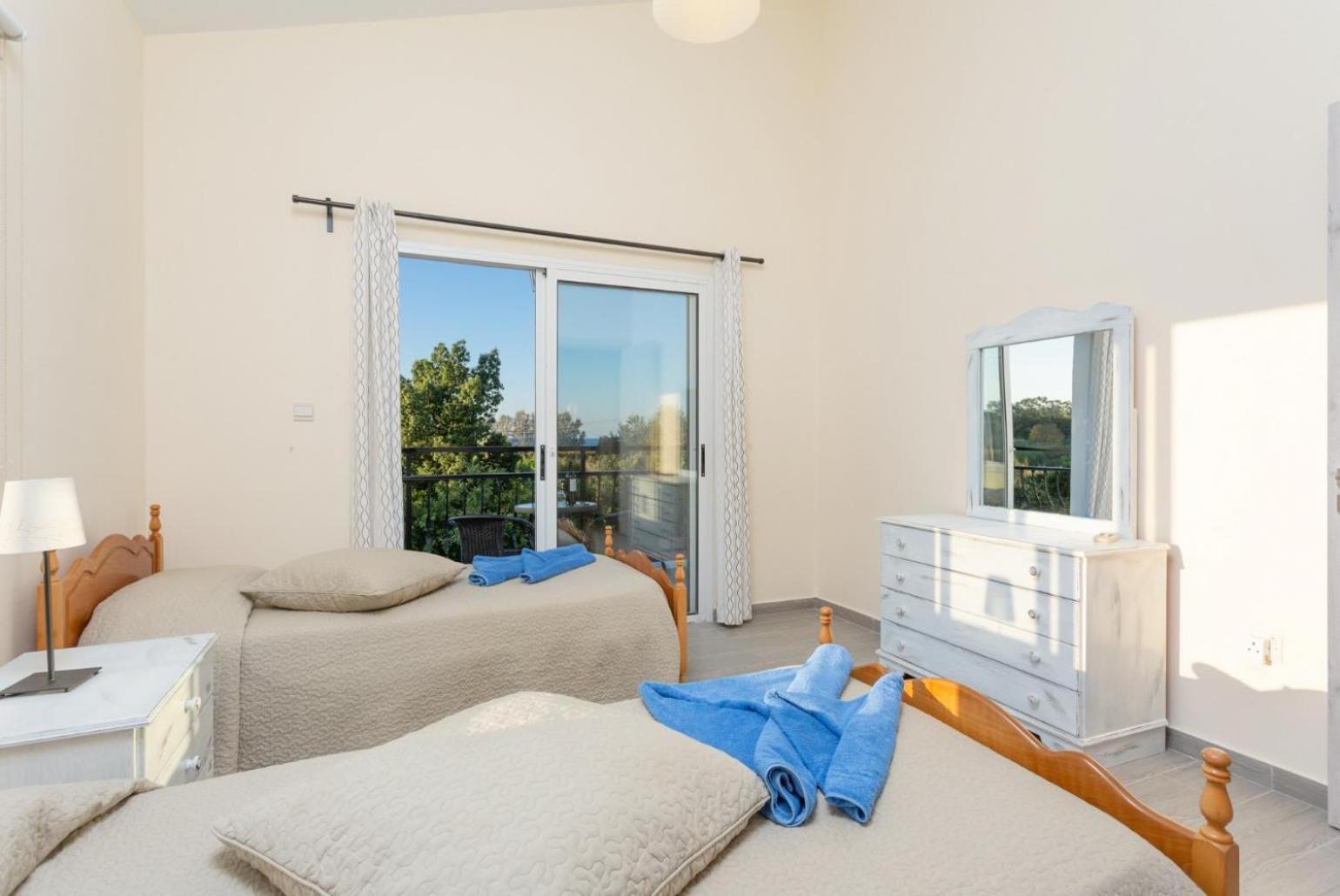 Sun Beach Villa Tria Полис Экстерьер фото