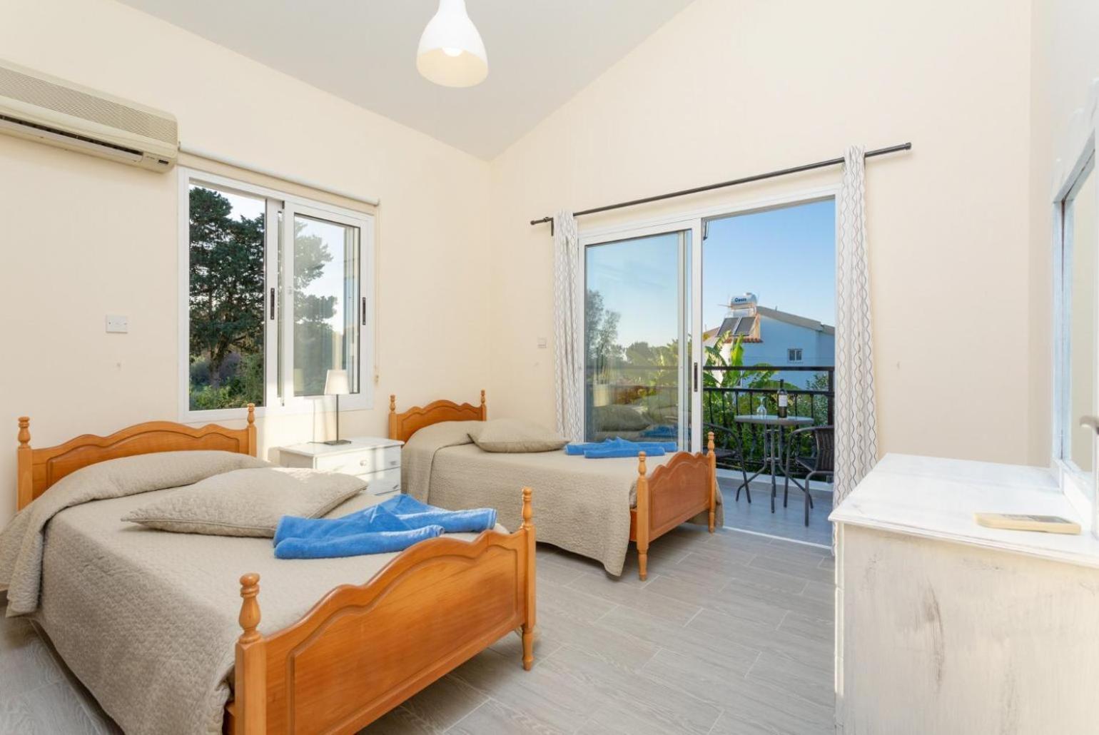 Sun Beach Villa Tria Полис Экстерьер фото